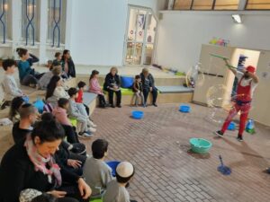 מרכז לביא בירוקה - 5.3 סדנת ג'גלינג ובועות סבון בשעה 17:00